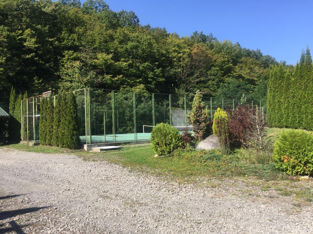 乌日霍罗德 Rancho 555旅馆 外观 照片